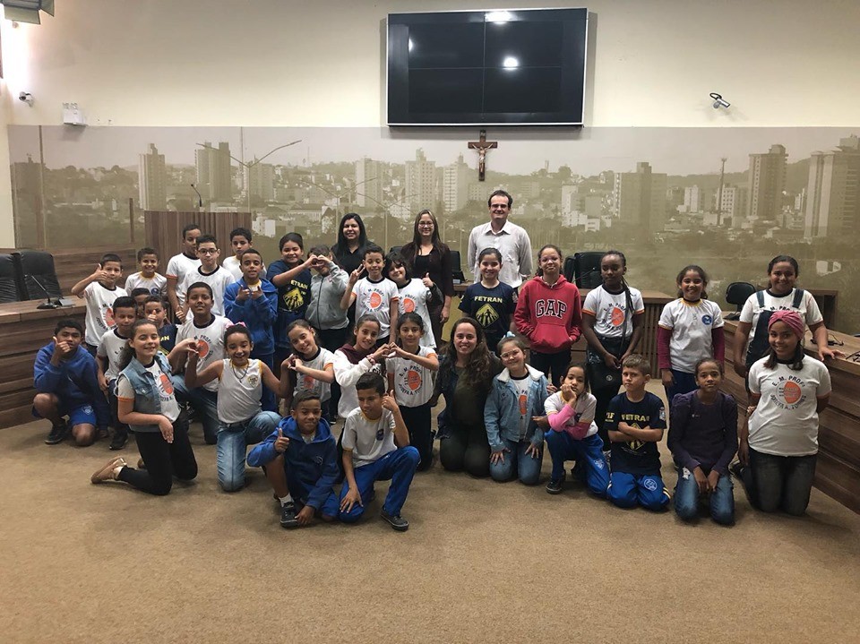 Imagem 1 da notícia: Escola Municipal Josefa Azevedo Torres visita Câmara Municipal